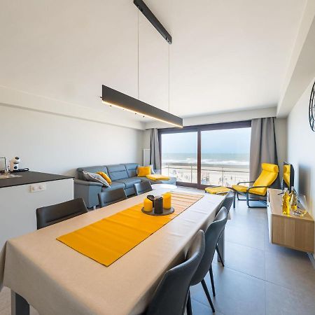 Spacious Apartment With View Middelkerke Esterno foto