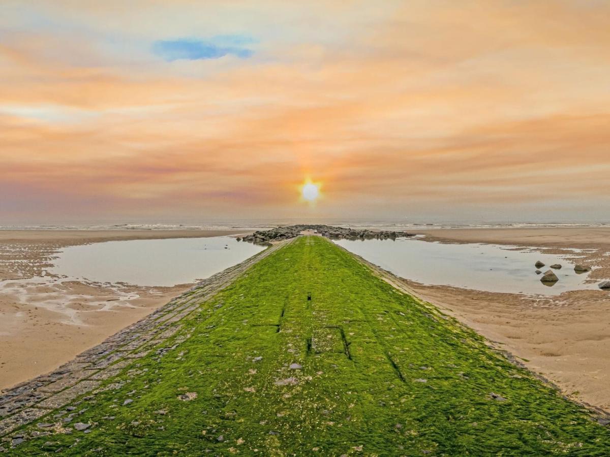 Spacious Apartment With View Middelkerke Esterno foto