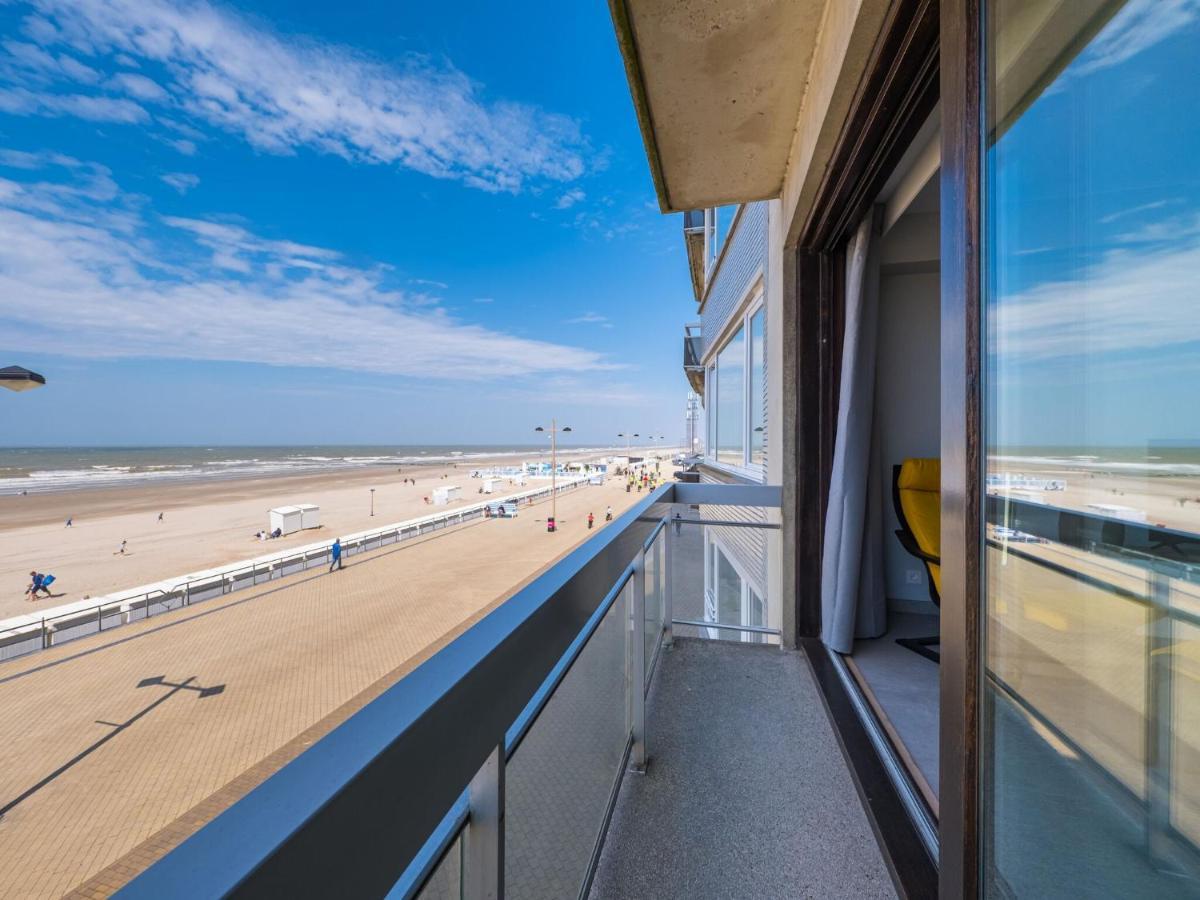 Spacious Apartment With View Middelkerke Esterno foto