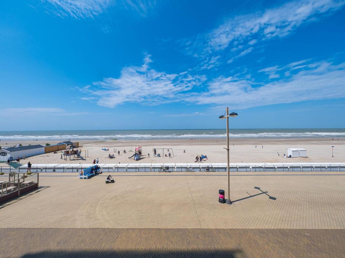 Spacious Apartment With View Middelkerke Esterno foto