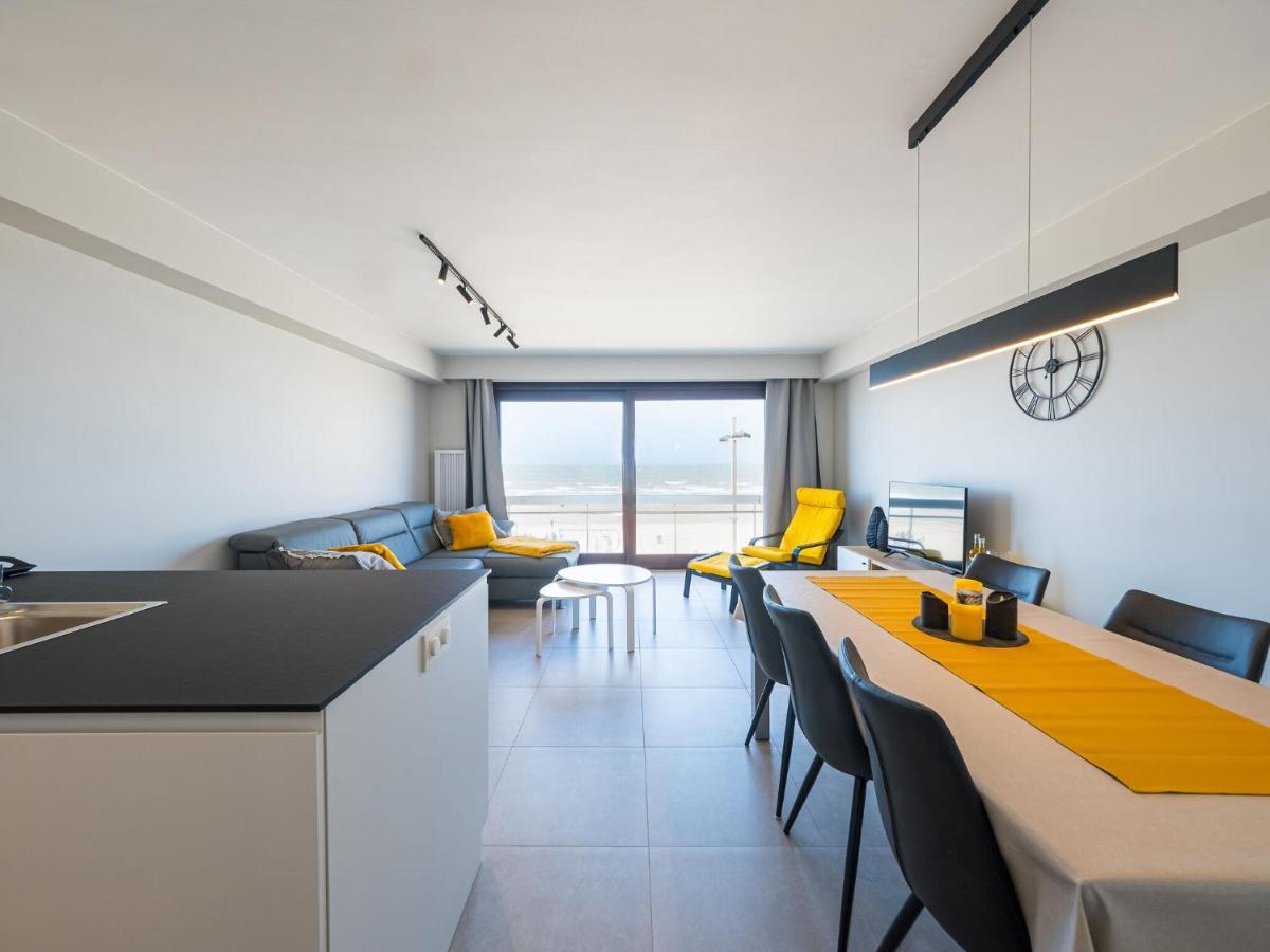 Spacious Apartment With View Middelkerke Esterno foto